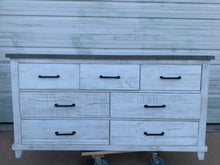 Load image into Gallery viewer, Nashville King Bed Set Comes W/ Bed, Chest, Dresser and 2 Nightstands
